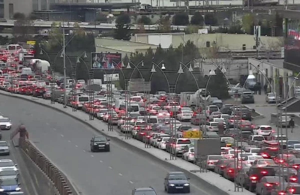 Bakıda tıxac var: Avtobuslar gecikir - FOTO