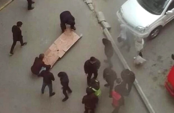 Bakıda dəhşət! GƏNC QIZ ÖZÜNÜ BİNADAN ATDI
