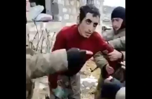 Azərbaycan əsgərləri yaralı erməni terrorçusuna ilkin tibbi yardım etdi - VİDEO 18+