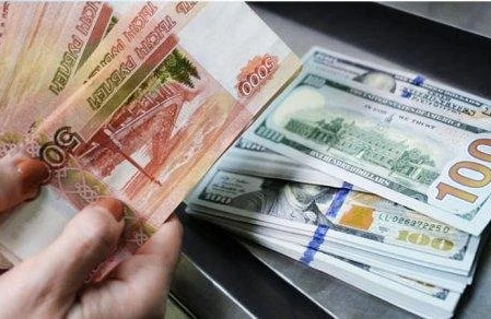 Rubl yenidən ucuzlaşıb - Mərkəzi Bankın qərarı valyuta bazarını çalxaladı