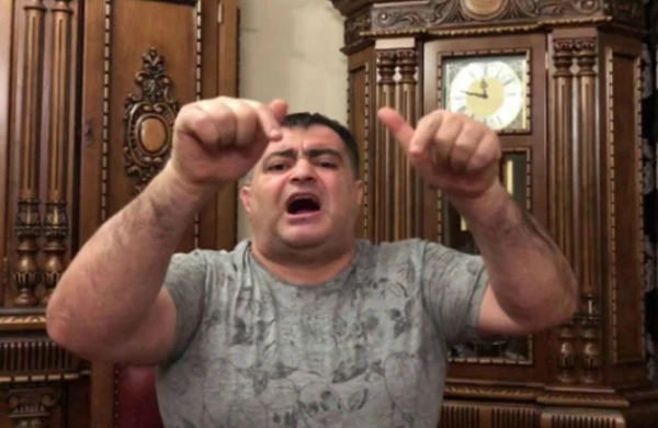 Maqsudun məhkəməsində İNSİDENT: Zaldan QOVULDU