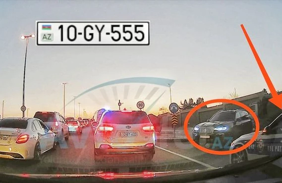 Bakıda məmur qaydaları KOBUD ŞƏKİLDƏ POZDU: maşını yol polisinin üstünə sürdü - VİDEO