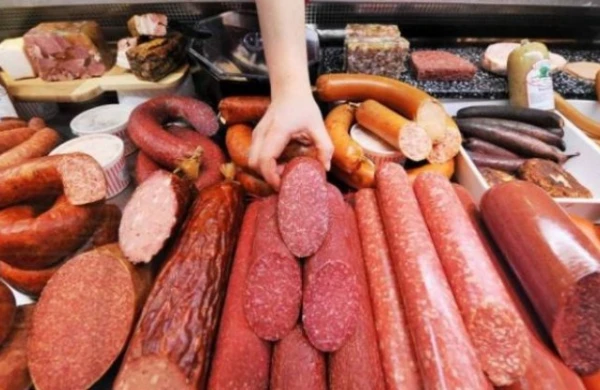 Kolbasa ətdən hazırlanırsa, niyə ondan ucuzdur? – Ekspert izah edir