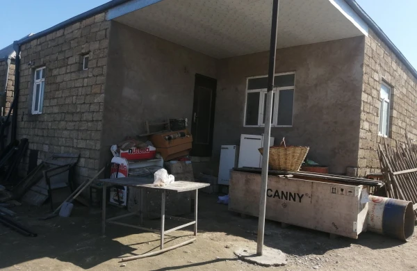 Xırdalanda təcili ucuz qiymətə ev satılır - ELAN