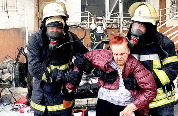 Rusiya Odessada dinc insanları raketlə vurdu: 6 ölü, biri 3 aylıq uşaqdır - YENİLƏNİB - FOTO
