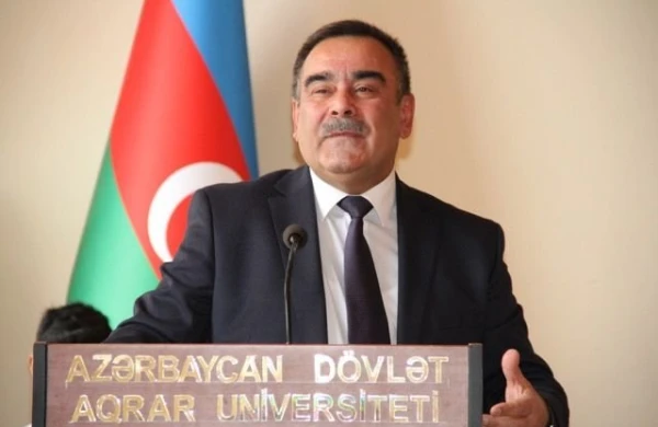 Azərbaycanlı rektorun yazdığı rəy gülüşə səbəb oldu - FOTO