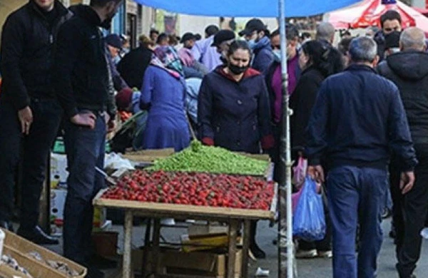 İki dükan arasında tualet, toyuq ayaqları, mikrob yuvası... - “Vasmoy bazarı”ndan FOTOREPORTAJ