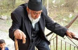 Pulu olan qocalmayacaq - VİDEO