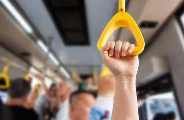 Bakıda hamilə qadın avtobusda dişlənib və döyülüb
