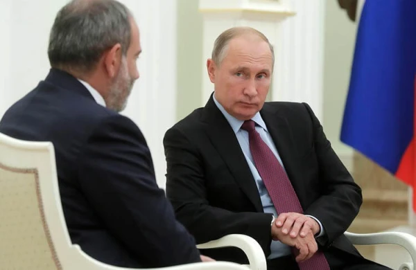 Putin Paşinyanla Qarabağı müzakirə edib