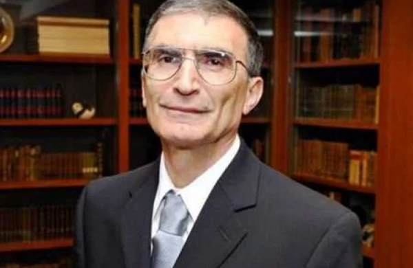 Əziz Səncər Azərbaycana gəlir