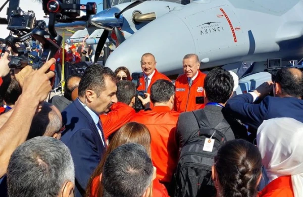 Ərdoğan və Əliyev bir yerdə festivalda hərbi texnikalarına baxış keçiriblər - FOTOLAR 