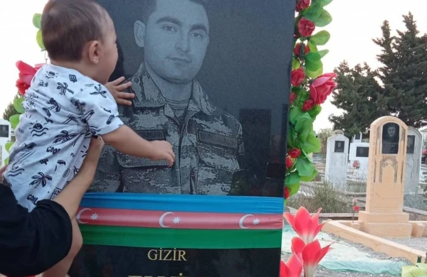 Yaralı halda yeni doğulmuş uşağını gördü, yenidən döyüşə gedib şəhid oldu - VİDEO