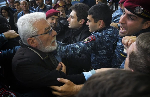 SON DƏQİQƏ! Ermənistanda ara qarışdı: Xeyli sayda yaralı var 