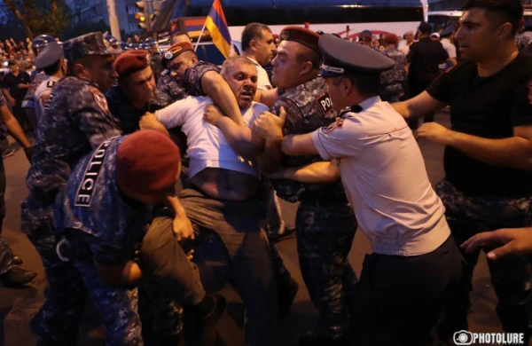 SON DƏQİQƏ! Ermənistanda ara qarışdı:Xeyli sayda tutulan var