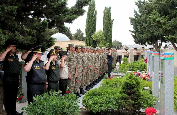 Mübariz İbrahimovun məzarı ziyarət edilib - FOTO