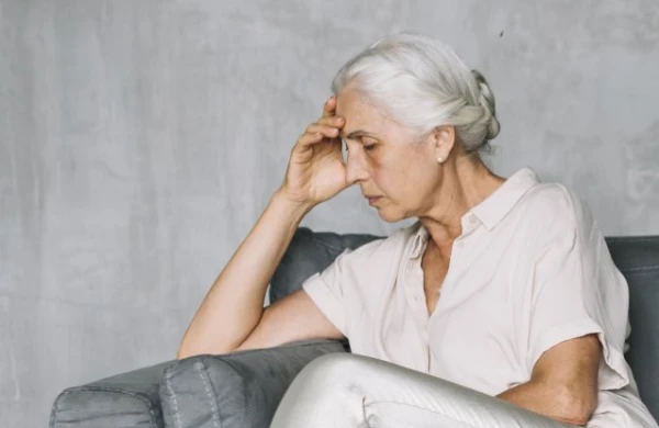 Bu səbəblər yaşlıları depressiyaya salır