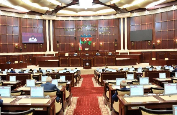 Deputatların maaşı 10 min manata çata bilər - Fantastik artım