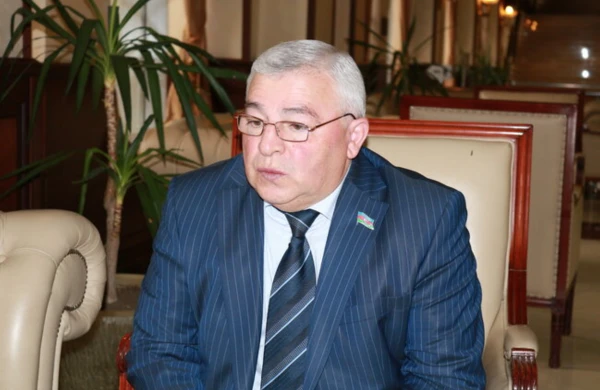 "Mən də, Fəzail Ağamalı da gilas ala bilərik, maaşımız yaxşıdır" - Deputatdan bazardakı qiymətlərə MÜNASİBƏT