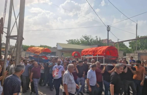 Bugünkü dəhşətli qəzada eyni məhəllədən həlak olan 3 gəncin ürəkdağlayan FOTOLARI