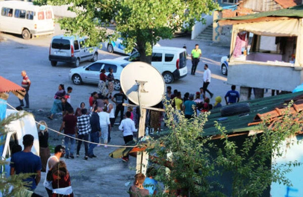 Toyda KÜTLƏVİ DAVA: polisi döydülər, yaralılar var