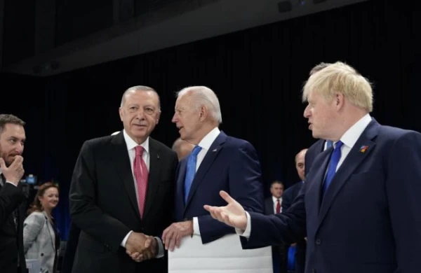 NATO-da bədən dili, Türkiyənin rolu və qəhqəhəli gülüşlər… - FOTOLAR