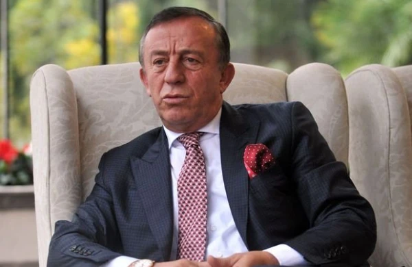 Türkiyəli milyarder infarkt oldu
