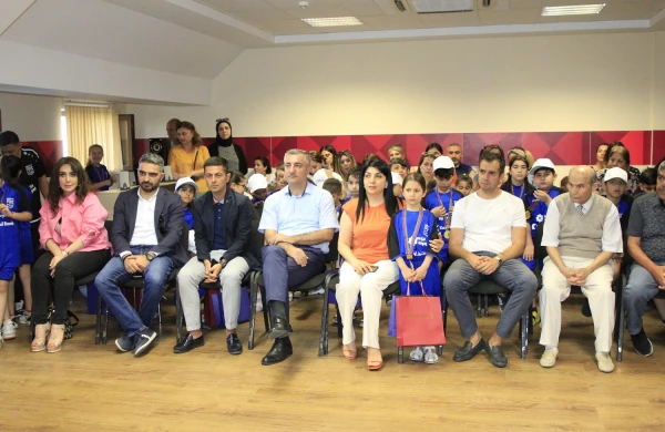 При поддержке Kapital Bank проходит традиционный проект «Летний футбольный лагерь»