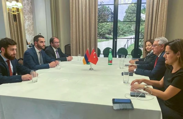 Началась встреча спецпредставителей Турции и Армении