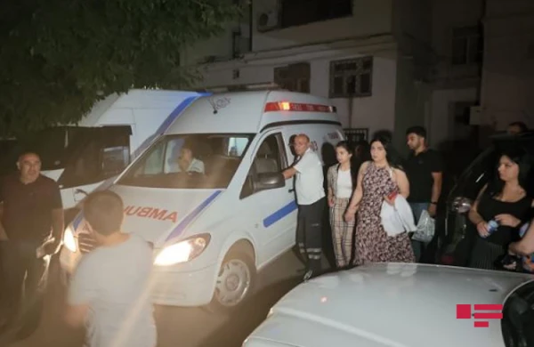 Bakıda yaşayış binasında partlayış: Yaralı var - HADİSƏ YERİNDƏN VİDEO