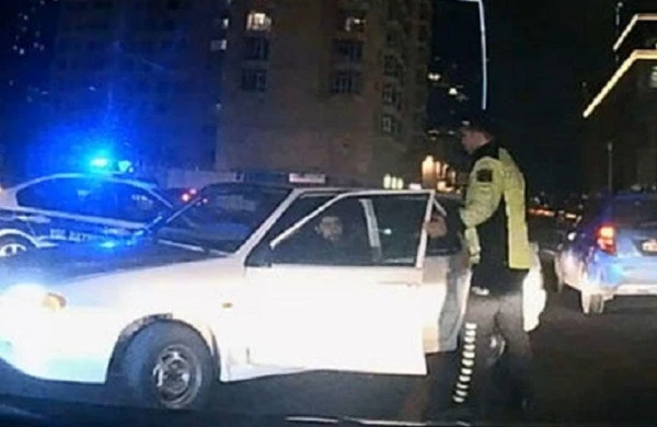 Bakıda yol polisi ilə ata-oğul arasında insident - Həbs edilən var