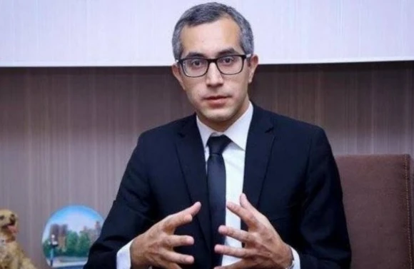 Təhsil eksperti “Facebook”da söyüş söydü: - Yazdığını təsdiqlədi (FOTO)