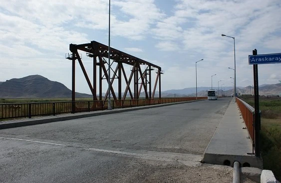 Bu şəxslər Naxçıvandan quru yolla keçə bilər – YENİ QAYDALAR