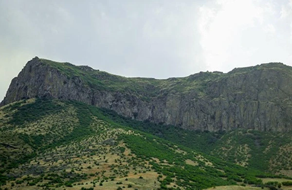 Düşmənin ələ keçirmək istədiyi Qaraqayadan GÖRÜNTÜLƏR