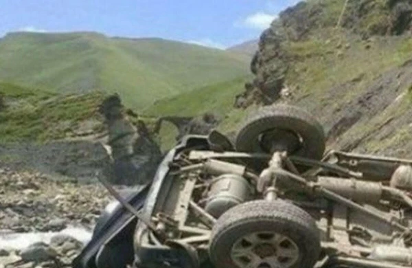 Qubada "UAZ" aşıb, ölən var