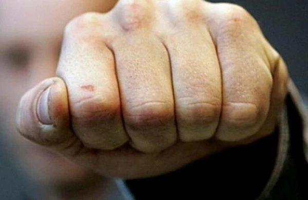 Sumqayıtda 50 yaşlı kişi rayona getmək istəməyən arvadını döydü - TƏFƏRRÜAT