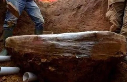 Qazıntı zamanı tabutdan görün nə çıxdı - FOTO