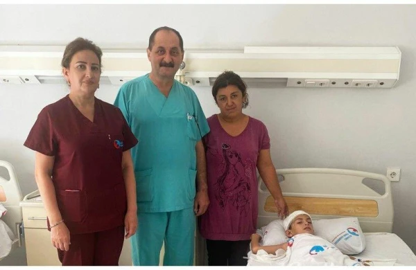 Bakıda üç gün komada qalan yeddi yaşlı uşaq ayıldı - FOTO