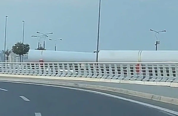 Dünyanın ən hündür bayraq dirəyi Azərbaycana gətirildi - Video