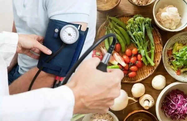 Təzyiq problemi olanlar hansı qidalardan istifadə etməlidir? - Mütəxəssisdən tövsiyələr