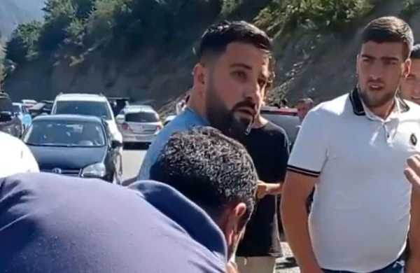 Laza sakinləri turistləri kəndə buraxmadı - SƏBƏB - VİDEO