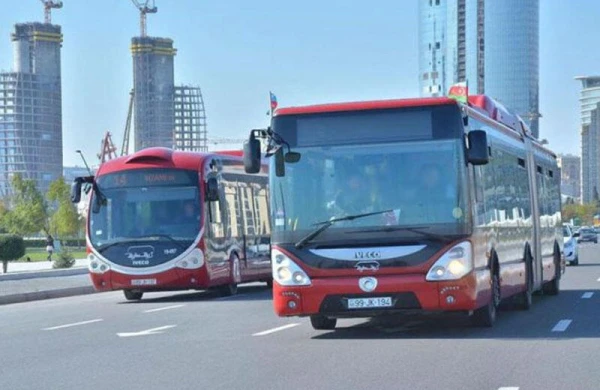 Sərnişinlərə şad xəbər: avtobusların gəlmə vaxtını telefonla öyrənə biləcəklər - VİDEO