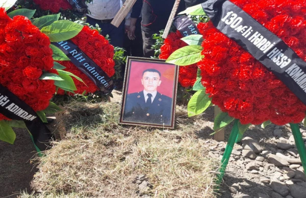 Qəzada ölən hərbçimiz dəfn olundu - FOTO