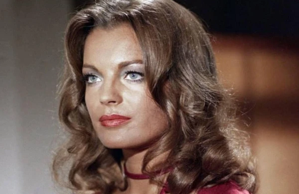 Alen Delon ona xəyanət etdi, oğlu faciəvi şəkildə həlak oldu, evində ölü tapıldı...