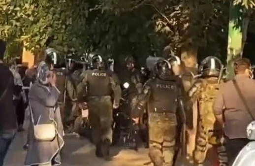 İran polisi etirazçılara atəş açıb - VİDEO