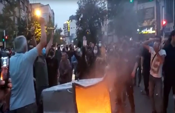İrandan dəhşətli xəbər: Polislər diri-diri yandırılır