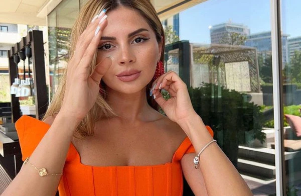 Aynişan ƏSƏBİLƏŞDİ: "Məni ayağa qaldırmayın" - FOTO