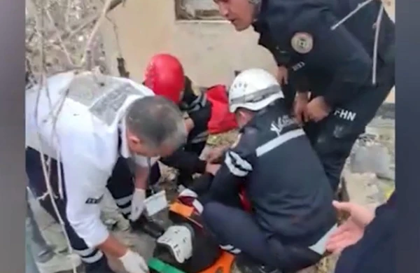 Bakıda 13 yaşlı uşaq binadan yıxıldı - VİDEO