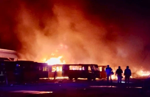 Rusiya  "İskəndər"i  atıb: ölən və yaralananlar var, 52 avtobus yanıb