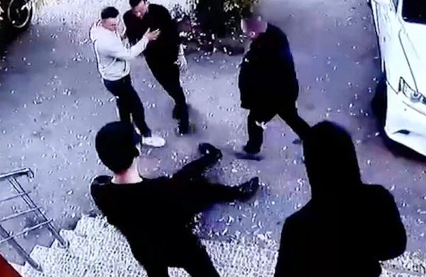 Polis gecə klubunun pilləkənlərində vəhşicəsinə öldürüldü - VİDEO
